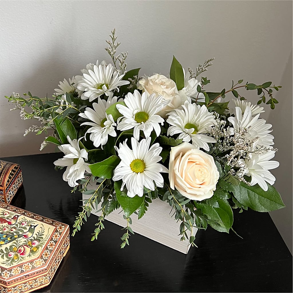 Fresh Linen Box Bouquet – EDDY'S FLOWERS, Norwalk CA